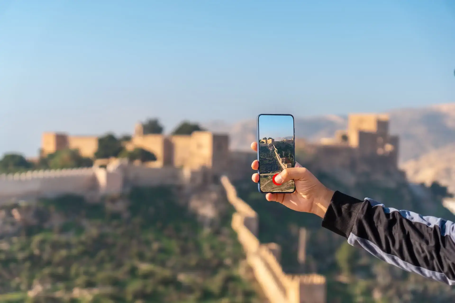 Find out the best times to post on Instagram in UAE.